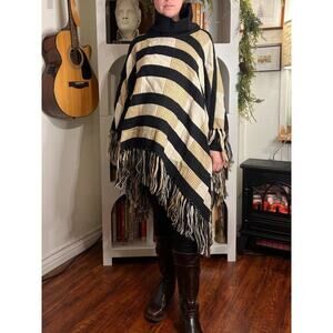 Arolan Kutomo women's wool plaid poncho cape one size Finland winter city girl